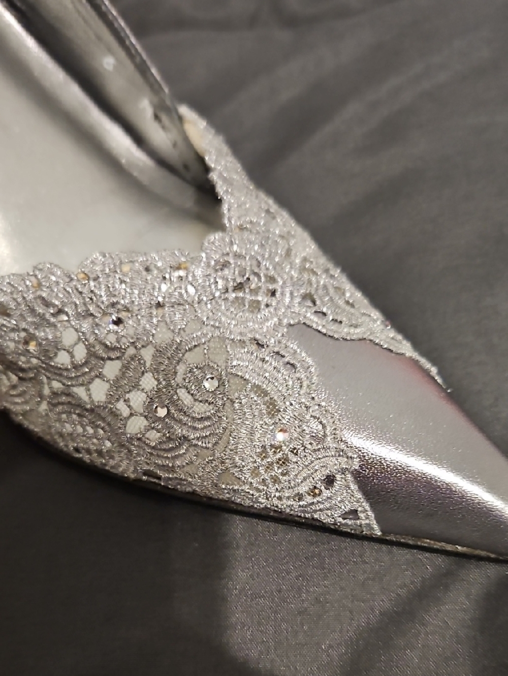 Stuart Weitzman Silver‎ Lace Pointed Sparkley Slingback Heels Size 6 - Picture 3 of 5